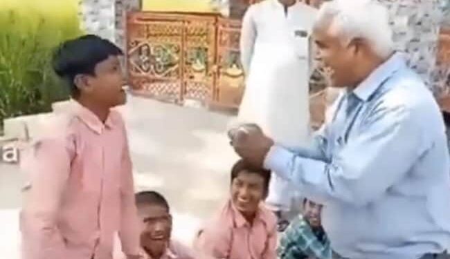 Teacher Taught To Children In A Unique Way: Teachers Great Way To Teach Children Tables