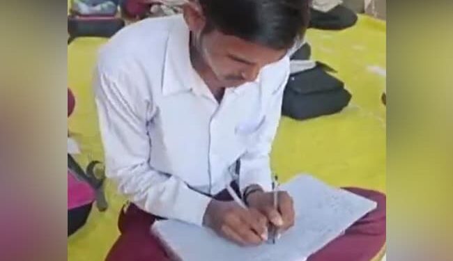 सिंगरौली का अनोखा स्कूल, दोनों हाथ से लिखते हैं छात्र, पांच भाषाओं का है ज्ञान, वीडियो देख हैरान हो जाएंगे