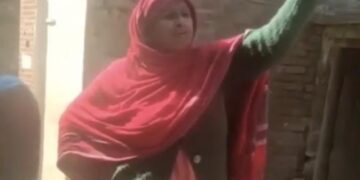 Laughter Will Not Stop Seeing The Style Of This Woman Calling Children In A Strange Way To Get A Vaccine