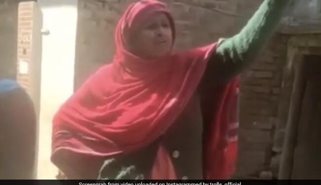 Laughter Will Not Stop Seeing The Style Of This Woman Calling Children In A Strange Way To Get A Vaccine