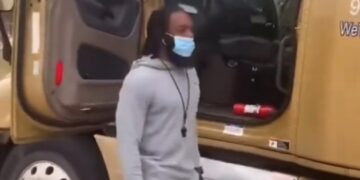 Man Guiding 18 Wheeler Truck Into Parking Spot Without Being In It See Viral Video