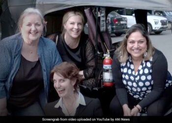 US Women Diplomats Drive Auto On Delhi Road Ditch Bulletproof Cars Watch Video