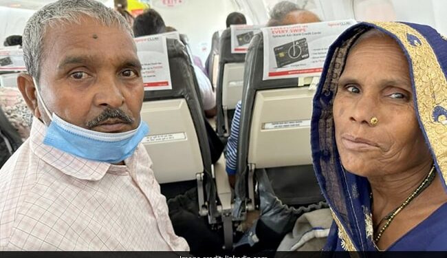 Man Helps Elderly Couple From UP Who Boarded A Flight For The First Time Viral Story