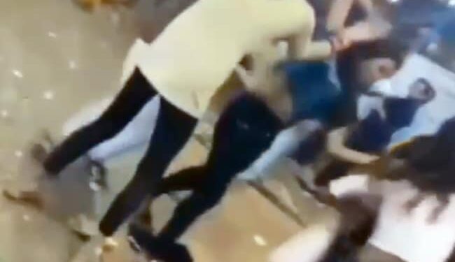 Five Girls Clashed In Bihar Sonpur Fair For Boyfriend In Bihar Video Viral – बिहार: ब्वॉयफ्रेंड के लिए भिड़ीं 5 लड़कियां, मेले में जमकर चले लात-घूंसे, वीडियो वायरल