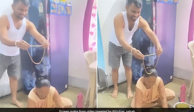 Son Gifted Gold Chain To His Mother Then This Happened You Wil Cry After Seeing Mother Reaction Watch Viral Video