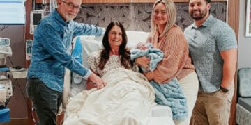 56 Year Old Grandmother Gave Birth To Her Own Granddaughter: 56 Year Old US Woman Gives Birth To Son And Daughter In Laws Baby