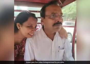 Emotional Father Daughter Moments Captured: Video Of Man Tearing Up While Dropping Off His Daughter To College Leaves Internet Emotional