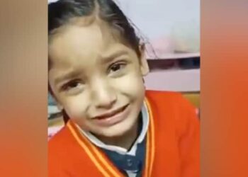 Little Girl Care For Her Father: Daughter Emotional Video Goes Viral On Social Media