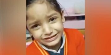 Little Girl Care For Her Father: Daughter Emotional Video Goes Viral On Social Media