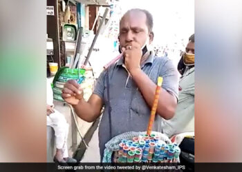 Man Amazing Talent Of Playing Flute Surprised Internet IPS Said Talent Has No Boundaries – शख्स ने ऐसे बजाई बांसुरी, कभी एंबुलेंस तो कभी निकाली पुलिस के सायरन की आवाज़, IPS ने कहा