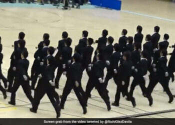 Japanese Students Synchronised Marching Routine Amazed Internet Old Video Goes Viral – जापानी छात्रों ने कुछ इस तरह किया मार्च, लगेगा जैसे चल रहे हों रोबोट, लोगों ने कहा
