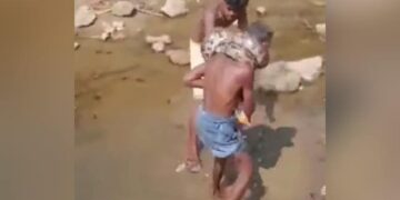 The Drunken Caught The Dragon Thinking Of A Fish, The Snake Grabbed His Neck, Watch The Creepy Video