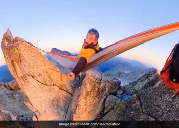 Man Sleeps In A Hammock Between Two Mountains Internet Stunned To See This Hair Raising Video