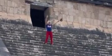Water Bottles Thrown At Tourist For Climbing Mayan Pyramid In Mexico See Viral Video