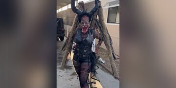 Woman Transforms Herself Into A Monster With Makeup For Halloween Internet Freaks Out See Viral Video