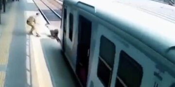 Man Slightly Saved Life And Escaped From Train Last Moment Railway Station Shocking Accident Video
