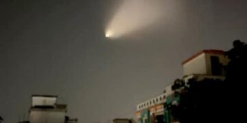 Mysterious Light Seen In Kolkata, People Were Surprised, Are Aliens Coming On Earth?