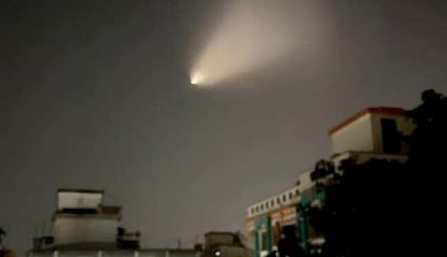 Mysterious Light Seen In Kolkata, People Were Surprised, Are Aliens Coming On Earth?
