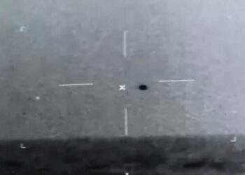 कभी पृथ्वी से 53 साल पहले चांद पर जाते समय दिखा था UFO, इस तस्वीर पर कई दावे किए गए हैं