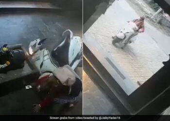 Girl Starts Scooty And Crashes Inside The Temple Infront Of God Internet Says Papa Ki Pari Ka Talent Old Video Goes Viral