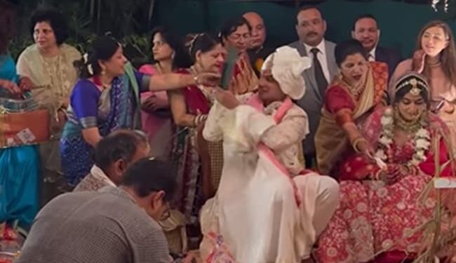 Groom Funny Video: Video Of Groom Playing Cricket In Mandap Is Going Viral On Social Media