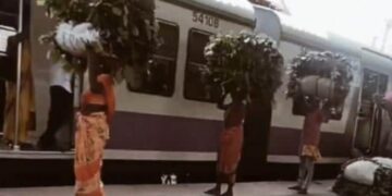 Watch The Video And Tell How Many Sacks Women Are Filling In The Train In 20 Seconds, 3 Lakh People Watched The Video