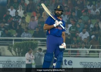 Hitman Destroyed Bangladesh Bowling Despite Injury, People Said – Why Didnt You Come Earlier? – चोट के बावजूद हिटमैन ने बांग्लादेश की बॉलिंग को तहस-नहस कर दिया, लोगों ने कहा