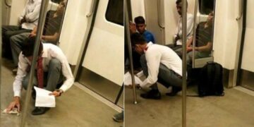 Boy Cleans Up Floor After Spilling Food In Delhi Metro Internet Reacts See Viral Post