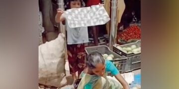Emotional Videos 2022: This Video Of Daughter Saving Mother From Sunlight Will Fill Your Heart