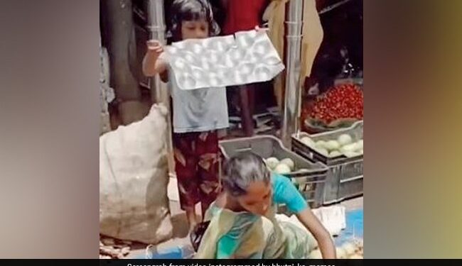 Emotional Videos 2022: This Video Of Daughter Saving Mother From Sunlight Will Fill Your Heart