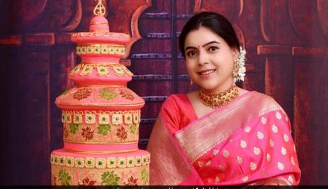 Banarsee Saree Design On Cake: Banarasi Saree Themed Shringaar Cake Designed By Pune Artist