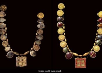 Archaeologists Discover 1300 Year Old Ancient Necklace Found In England Experts Call It Once In Lifetime Discovery