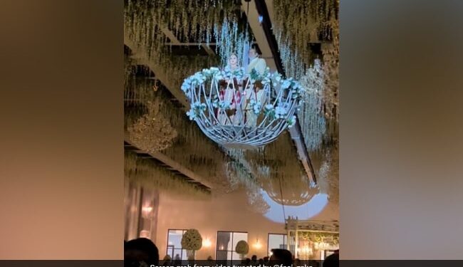 Bride Entry On Wedding Stage With Her Father: Video Of Brides Extravagant Wedding Entry With Father