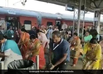 Know Why Did Many Women Start Dancing On Railway Platform: Passengers Heading To Tamil Festival Get A Traditional Dance Welcome