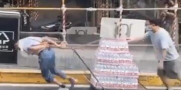 The Person Who Helps Others Is The Most Brave, This Video Gives Us The Same Message