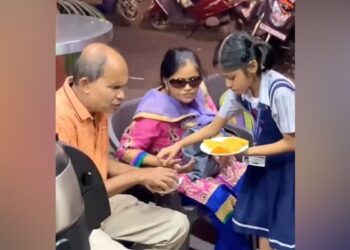 Emotional Video Of Blind Parents And A Little Daughter Went Viral On Social Media