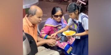 Emotional Video Of Blind Parents And A Little Daughter Went Viral On Social Media