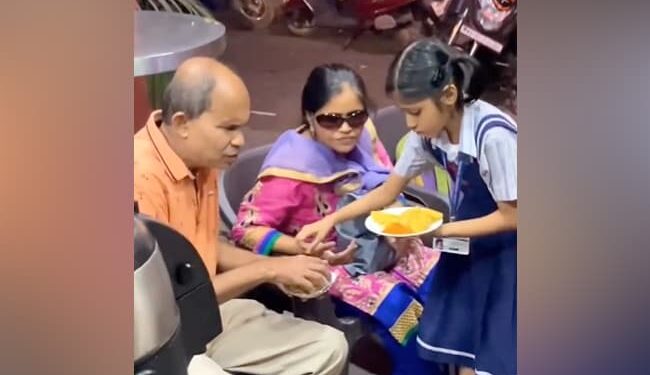 Emotional Video Of Blind Parents And A Little Daughter Went Viral On Social Media
