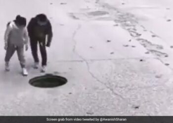 Kids Covering Manhole Video Goes Viral Internet Appreciates The Effort