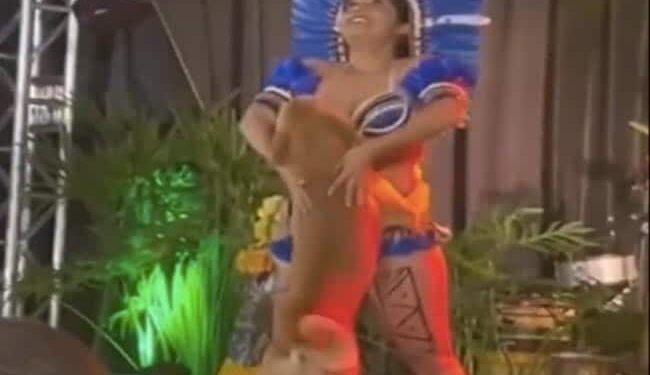 The Dog Did A Tremendous Dance On The Stage With The Woman, People Said – This Is Unimaginable, Watch The Video – महिला के साथ कुत्ते ने स्टेज पर किया ज़बर्दस्त डांस, लोगों ने कहा