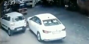 Bus Passed Over A Man While Crossing The Road Then What Happened Next You Will Shocked Watch Viral Video