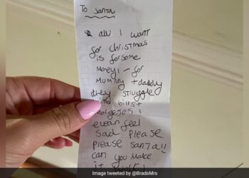 8 Year Old Girl Asks Santa To Bring Money For Mother And Father In Heartbreaking Letter