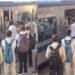 A Woman Did Not Get A Seat In The Train Then People Were Stunned To See What Happened Video Viral