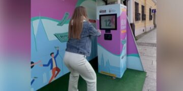 Romania Is Offering Free Bus Rides: Squat 20 Times And Get A Free Bus Ride In Romania