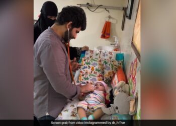 Doctor Goes Viral For His Unique Way Of Giving Vaccine Shots To A Child Internet Is Mighty Impressed See Viral Video