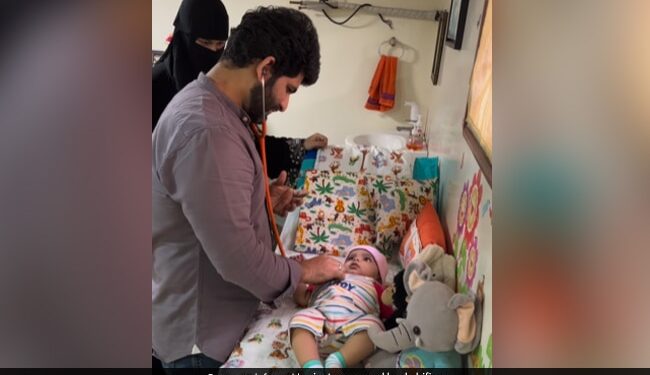 Doctor Goes Viral For His Unique Way Of Giving Vaccine Shots To A Child Internet Is Mighty Impressed See Viral Video