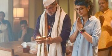 Aamir Khan And Kiran Rao Were Seen Worshiping By Applying Sandalwood On Their Forehead, People Said – This Is The Result Of Boycott – माथे में चंदन लगाकर पूजा करते दिखे आमिर ख़ान और किरण राव, लोगों बोले