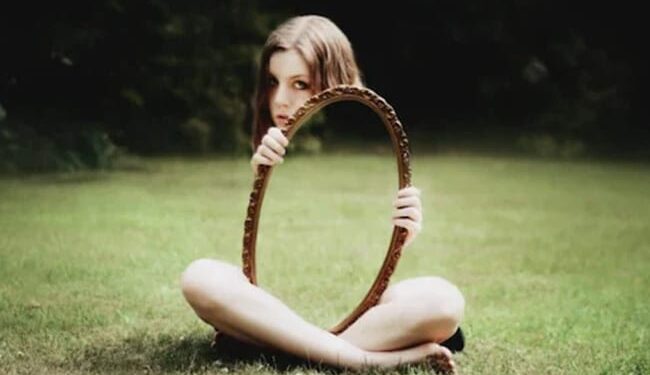 What Do You See In This Picture | Optical Illusion Image Reveals Your Emotions