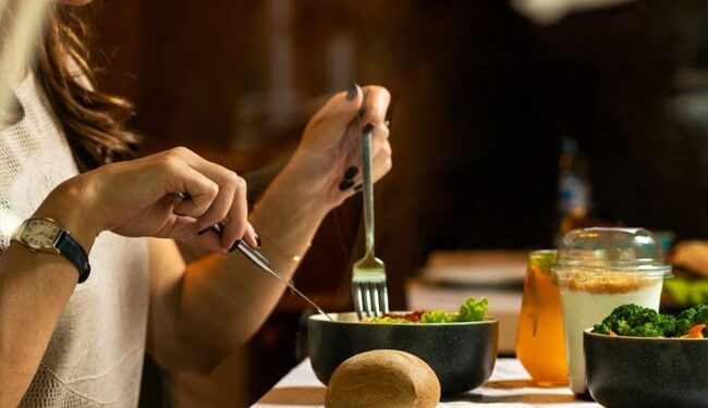 Chinese Woman 4 Ribs Fractured While Coughing After Eating Spicy Food Internet Shocked To Know The Reason