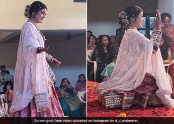 Bride Crying While Dancing On Stage Did Something Like This In Front Of Parents All The Guests Crying Badly See Emotional Video